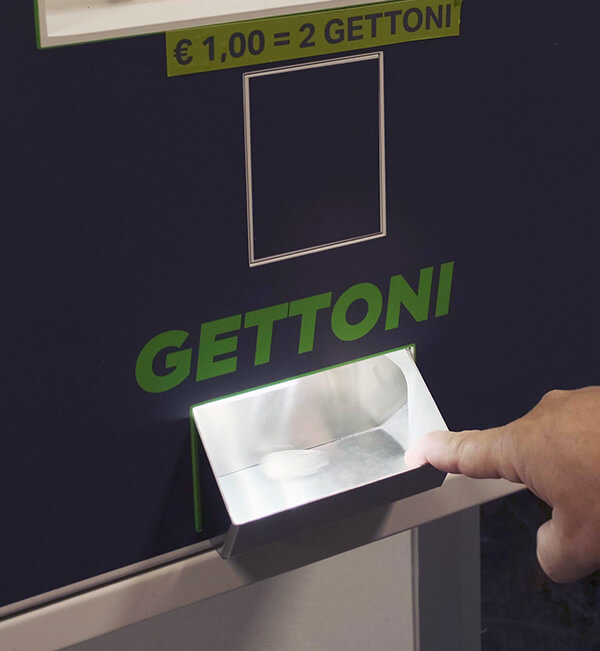 8 - prelievo gettoni da vaschetta