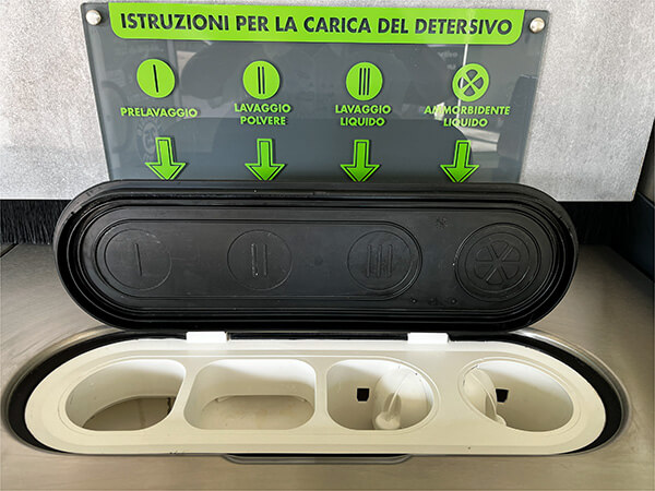 istruzioni per la carica dei detergenti